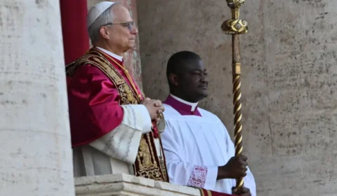 O novo papa enfatiza paz e unidade em seu primeiro discurso oficial