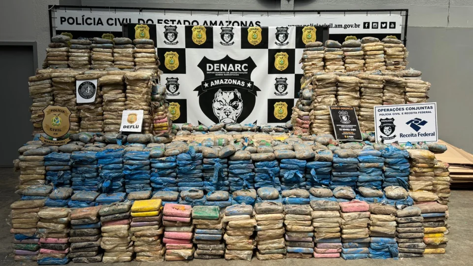 PC-AM realiza maior apreensão de haxixe em Manacapuru com caleta submarina