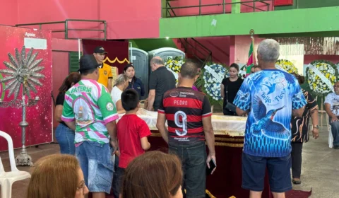 Velório do artista ocorre na quadra da escola Vitória Régia, no bairro Praça 14, Zona Sul de Manaus