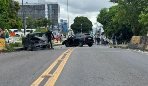 Acidente com quatro veículos causa caos na Av. Carvalho Leal em Manaus