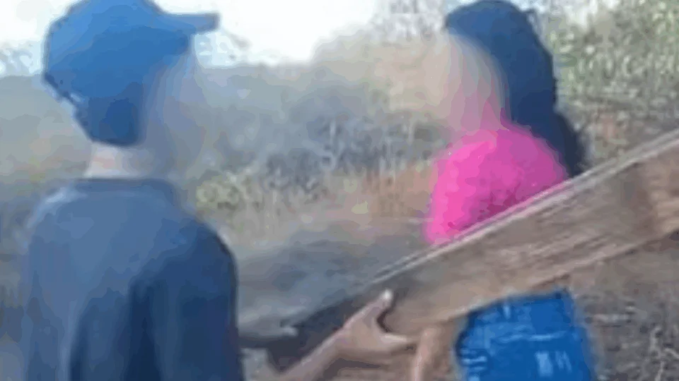 VEJA VÍDEO: adolescente é apreendido após agredir namorada com tábua