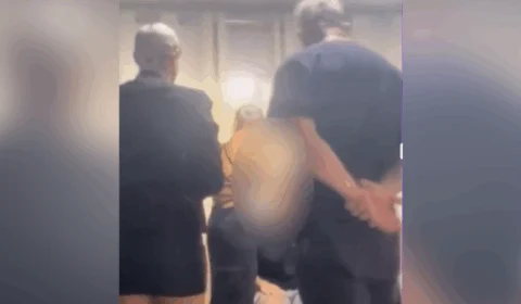 VEJA VÍDEO: membro de facção criminosa tortura e raspa cabelos de jovens após suposta traição