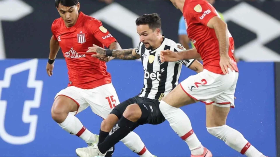 Botafogo vence Estudiantes por 3 a 2 na Libertadores 2025
