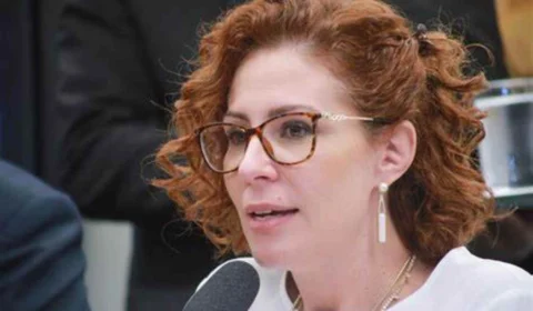 Alexandre de Moraes ordena bloqueio de perfis de Carla Zambelli, de sua mãe e de seu filho nas redes sociais