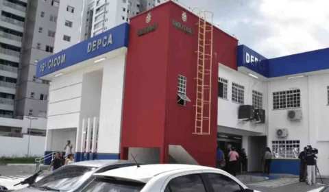 Criança encontrada sozinha no Gilberto Mestrinho é filha do casal envolvido na morte de jogador de futebol