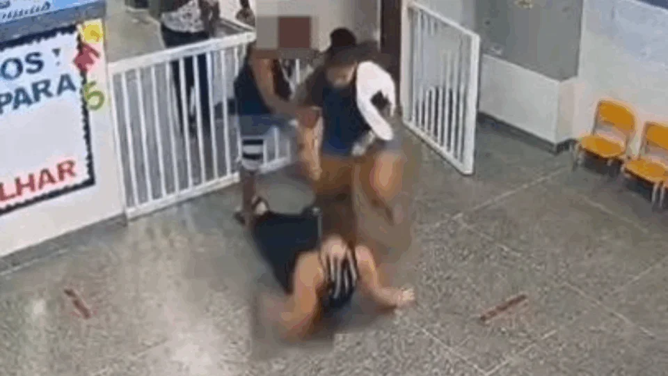 VEJA VÍDEO: discussão entre mãe de aluna e diretora termina em briga em escola