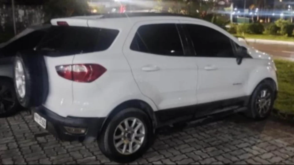 Dupla armada com faca e simulacro de arma de fogo é presa em Manaus após sequestro de três pessoas