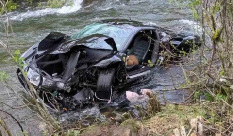 Casal britânico morre após Ferrari cair em rio durante rali na Espanha