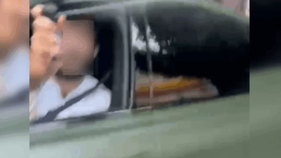 VEJA VÍDEO: motorista joga spray em mulher após briga de trânsito