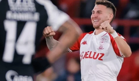 Corinthians é eliminado da Sul-Americana após derrota para o Huracán e foca no Brasileirão contra o Vitória