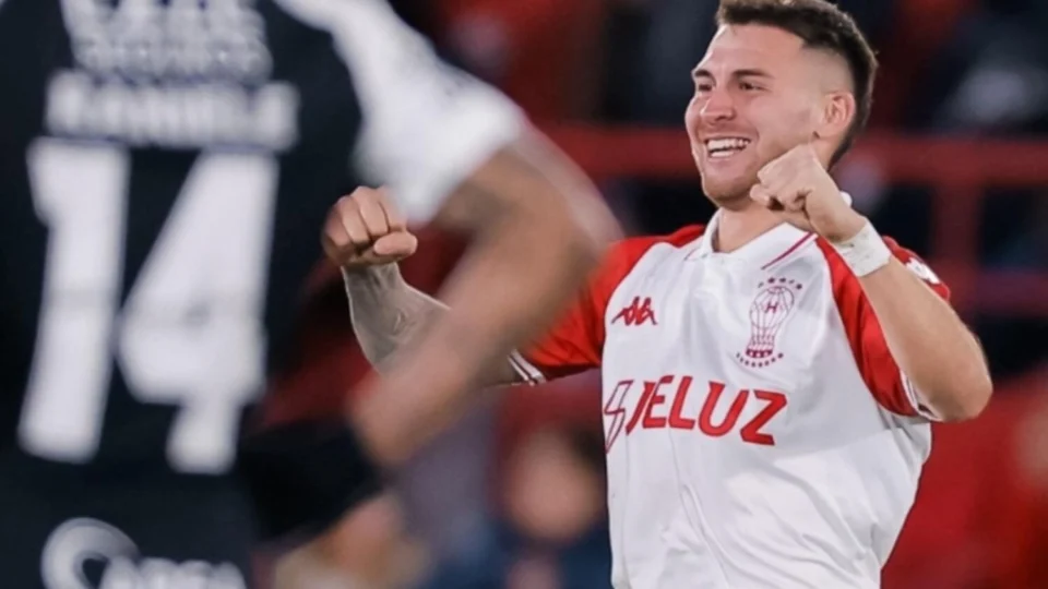 Corinthians é eliminado da Sul-Americana após derrota para o Huracán e foca no Brasileirão contra o Vitória