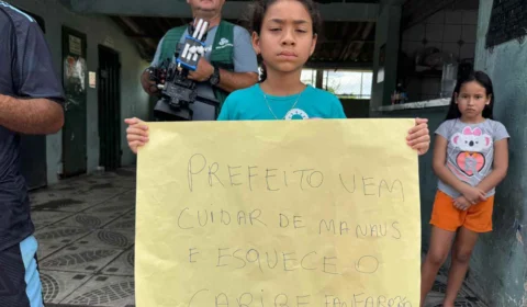 Moradores de Santa Etelvina bloqueiam avenida em protesto contra mudanças no transporte coletivo em Manaus