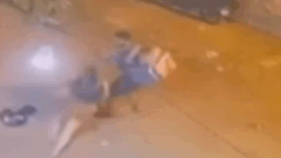 VEJA VÍDEO: mulher esfaqueia marido no meio da rua e é presa alcoolizada