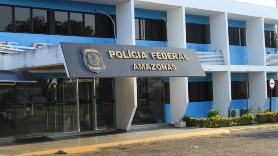 Polícia Federal deflagra operação em Manaus contra esquema milionário de tráfico de drogas envolvendo policiais, ex-vereadores e laranjas