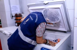 Supermercado em Manaus é autuado por carnes suspeitas e presença de baratas
