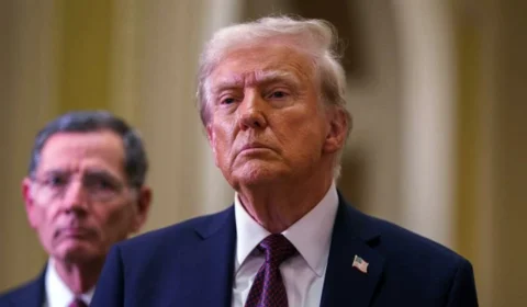 Trump intensifica pressão sobre Harvard: ameaça cortar mais US$ 3 bilhões e exige lista de estudantes internacionais