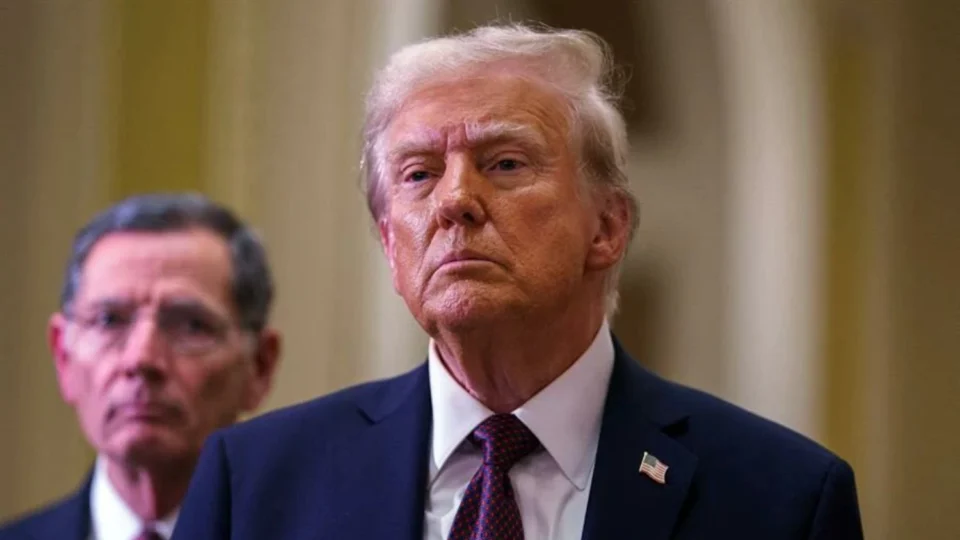 Trump intensifica pressão sobre Harvard: ameaça cortar mais US$ 3 bilhões e exige lista de estudantes internacionais