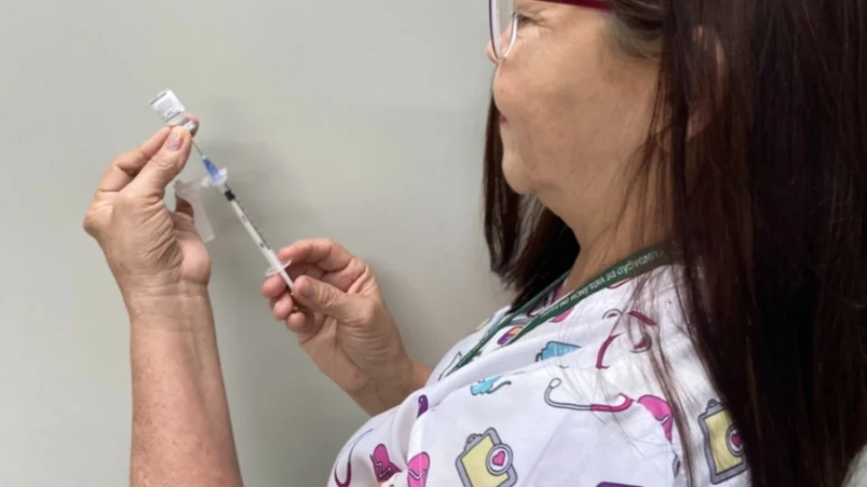 Amazonas amplia vacinação contra a dengue para adolescentes em 17 municípios