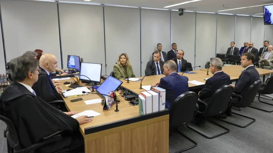 Acareação no STF: Braga Netto e Mauro Cid mantêm versões conflitantes sobre suposta trama golpista de 2022
