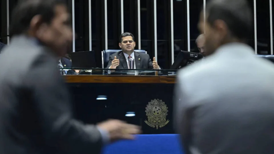 Senado derruba decreto de Lula que aumentava IOF em votação simbólica