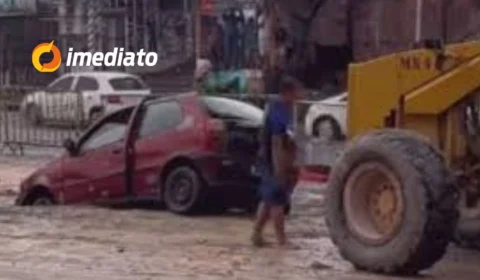 VEJA VÍDEO: cratera em obra do viaduto Rei Pelé ‘engole’ carro durante temporal em Manaus