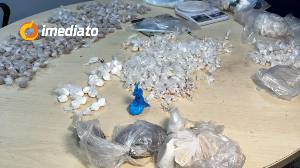 Força Tática prende casal e apreende grande quantidade de drogas e arma de fogo no bairro Redenção