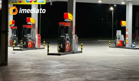 VEJA VÍDEO: criminosos armados assaltam posto de combustíveis na avenida Cosme Ferreira