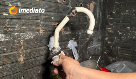 Moradores protestam por falta de água há mais de dez dias no bairro Zumbi