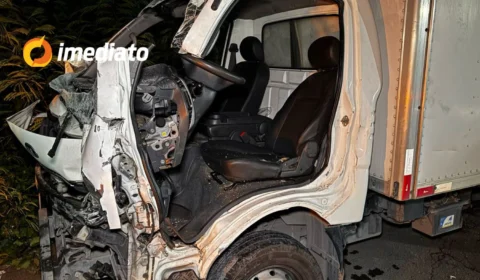 Colisão entre veículos deixa motorista em estado grave no Distrito Industrial