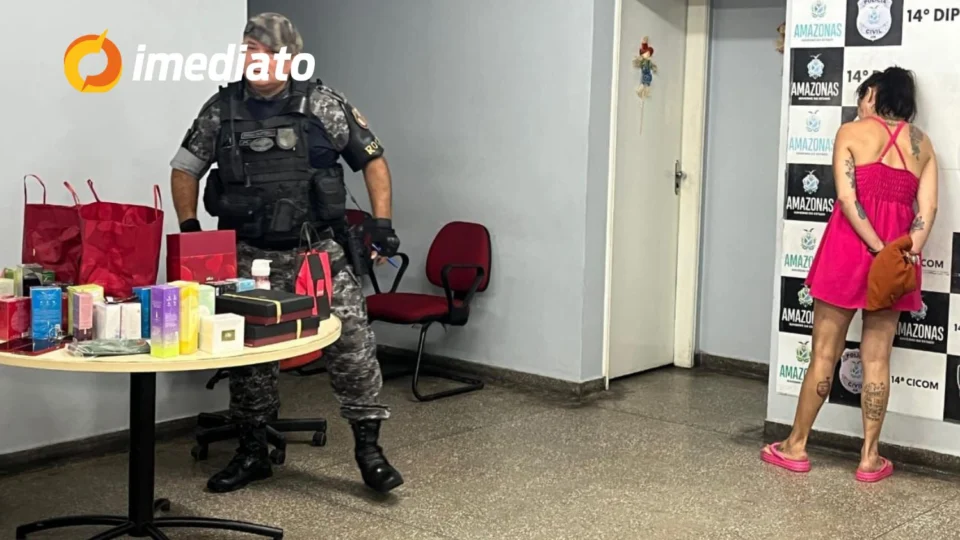 Mulher é presa por aplicar golpes com venda falsa de cosméticos em Manaus