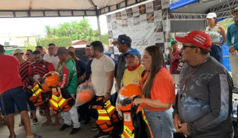 Detran-AM entrega kits de segurança a 230 mototaxistas em Borba e promove Blitz Educativa