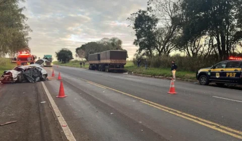 Tragédia na BR-376: Colisão frontal entre GM Celta e Carreta Bitrem mata dois jovens em Nova Londrina (PR)