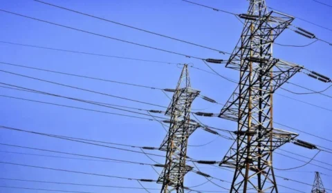 Conta de luz fica mais cara a partir deste domingo (1º) no Brasil