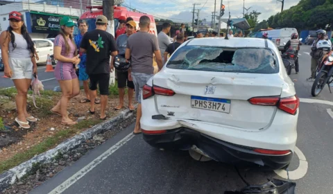 Três pessoas ficam feridas em grave acidente entre moto e carro na Alameda Cosme Ferreira, em Manaus