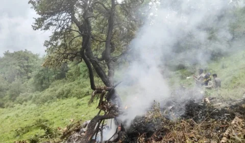 Helicóptero com peregrinos hindus cai e mata sete pessoas na Índia