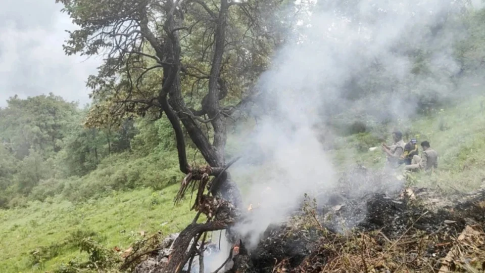 Helicóptero com peregrinos hindus cai e mata sete pessoas na Índia