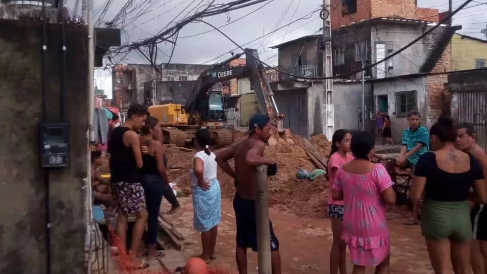 Trabalhador morre soterrado durante obra em via de Belém