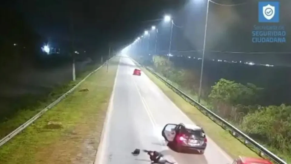 Jovem salta de carro em movimento após motorista de app desviar da rota do GPS