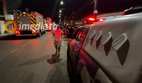 VEJA VÍDEO: incêndio atinge residência ao lado de distribuidora de gás no bairro Cidade Nova