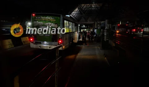 VÍDEO: Terminal T4 enfrenta segunda noite sem energia e gera insegurança entre usuários