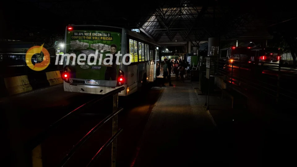 VÍDEO: Terminal T4 enfrenta segunda noite sem energia e gera insegurança entre usuários