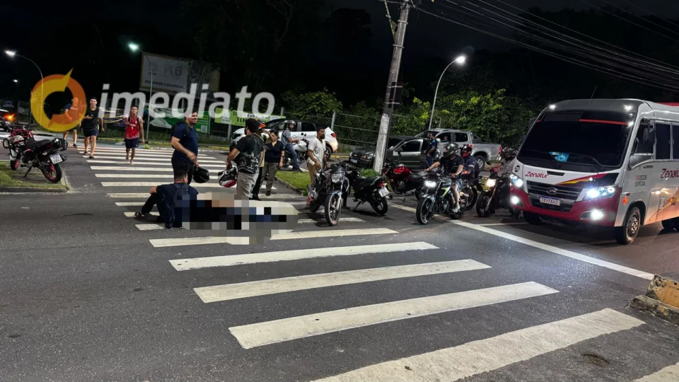 Colisão entre duas motos deixa motociclista ferido no bairro Japiim