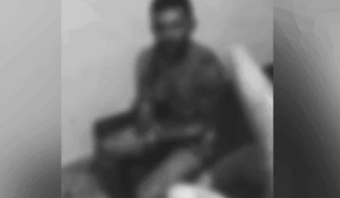 IMAGEM FORTE: marido agride suposto amante após flagrar esposa com outro na cama