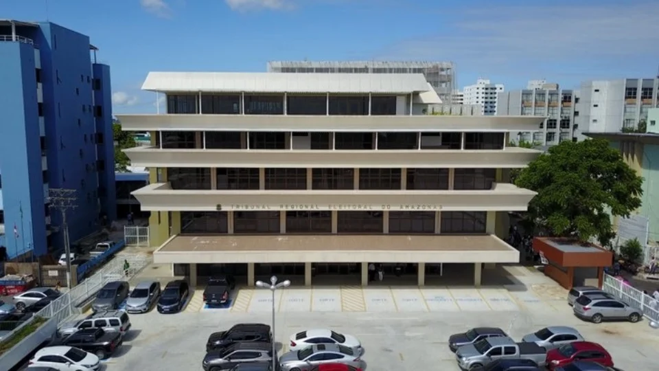 TRE-AM emite carteiras para pessoas com deficiência e autismo em Manaus