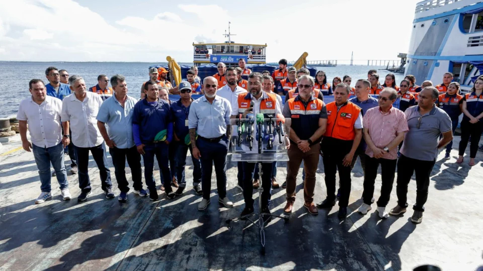 Governador Wilson Lima vistoria envio de 230 toneladas de alimentos a municípios atingidos pela cheia