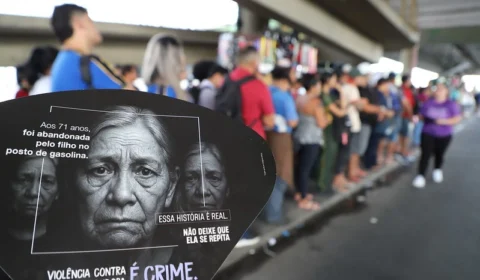 ‘Junho Violeta’: ação para conscientizar e respeitar idosos é realizada em Manaus
