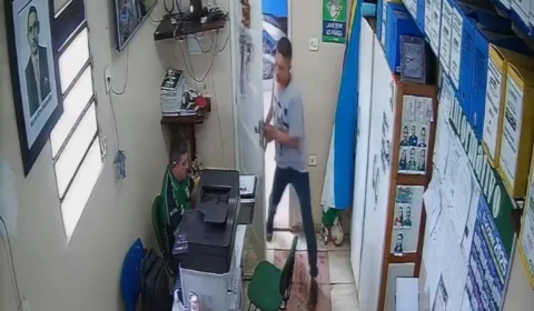 Gestor conta toda a história por trás do ataque a faca sofrido por ele em uma escola de Manacapuru