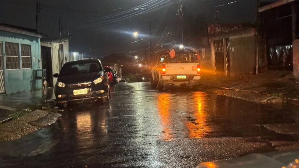 Homem sofre descarga elétrica ao tentar fazer ligação clandestina em poste na Zona Oeste de Manaus