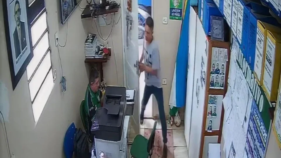 Diretor é esfaqueado por professor dentro de escola em Manacapuru