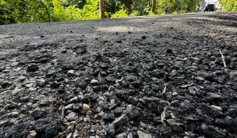 Após meses de espera, buraco na avenida José Romão é tapado, mas moradores questionam qualidade do serviço